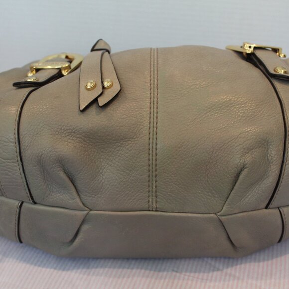 B. Makowsky Leather Shoulder Bag Beige w/gold hardware - Picture 3 of 16